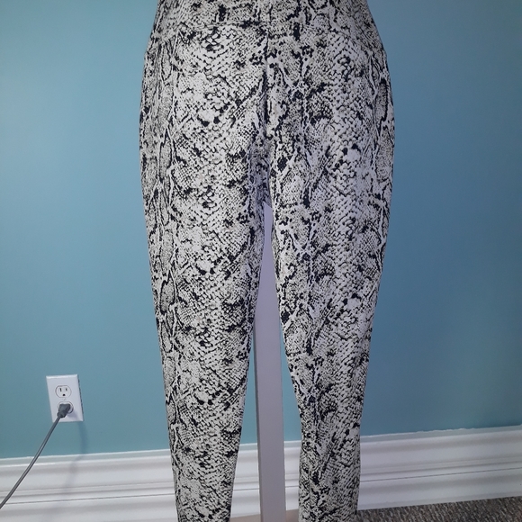 Athena Marie Snake skin print leggings - Picture 2 of 5